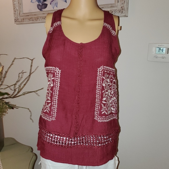 Sweet Wanderer Sleeveless Embroidered Top - Maroon 111 - Picture 2 of 7